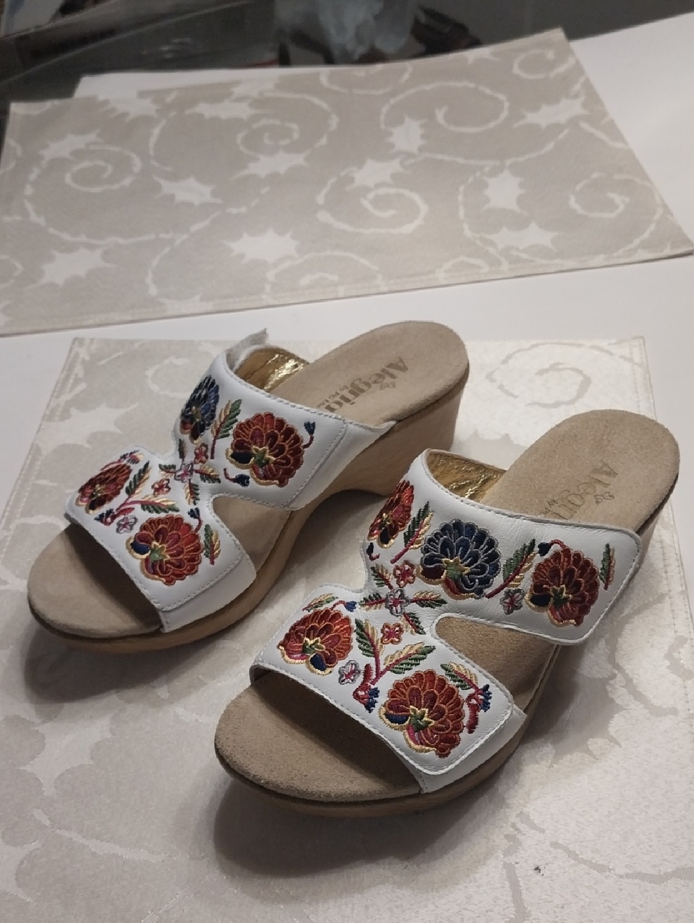 Alegria Women's Size 10/41 Lin-600N White Embroidered Sandal Slide Velcro Close